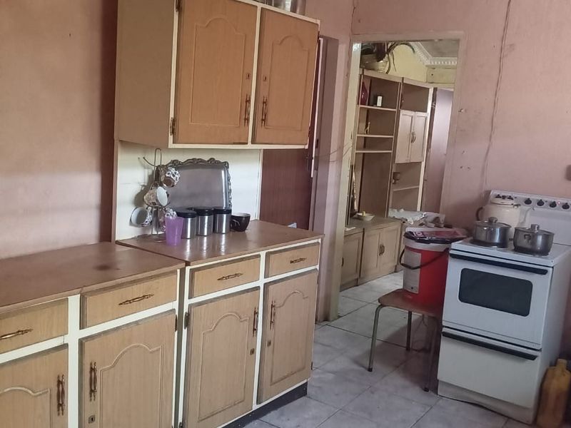 House For Sale in Meadowlands, Soweto - Photo 4