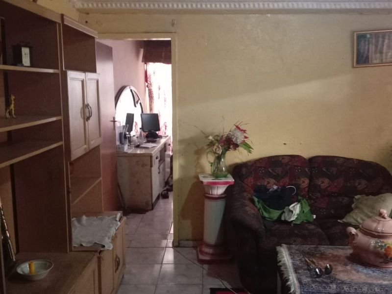House For Sale in Meadowlands, Soweto - Photo 2