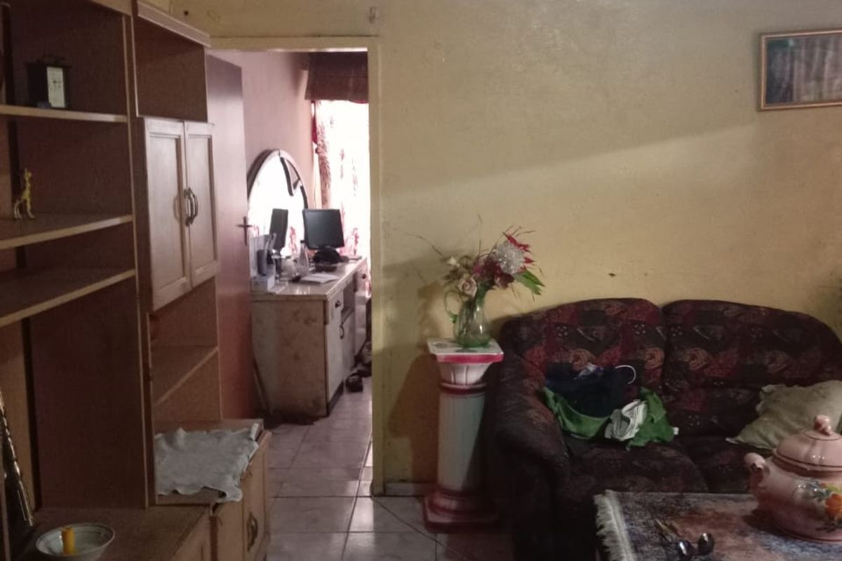 House For Sale in Meadowlands, Soweto - Photo 2
