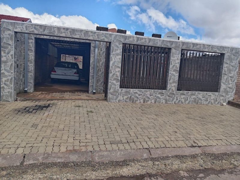 House For Sale in Meadowlands, Soweto - Photo 3