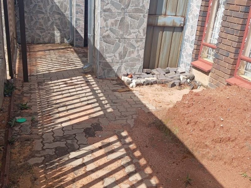 House For Sale in Meadowlands, Soweto - Photo 8