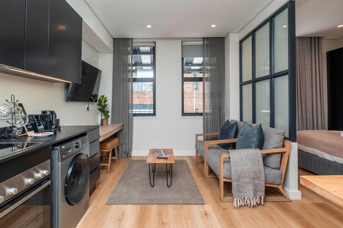 Modern 1 Bed Apartment For Sale in Cape Town City Centre, Cape Town - Photo 2