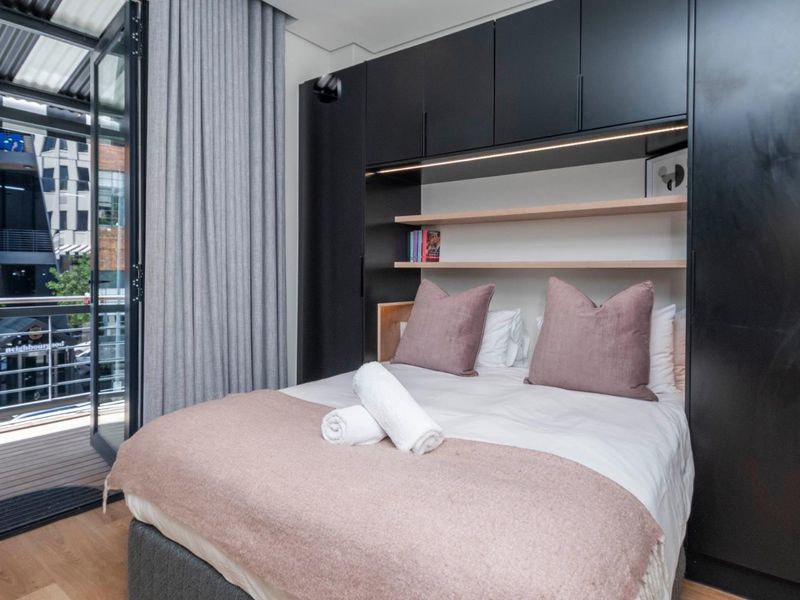 Modern 1 Bed Apartment For Sale in Cape Town City Centre, Cape Town - Photo 3