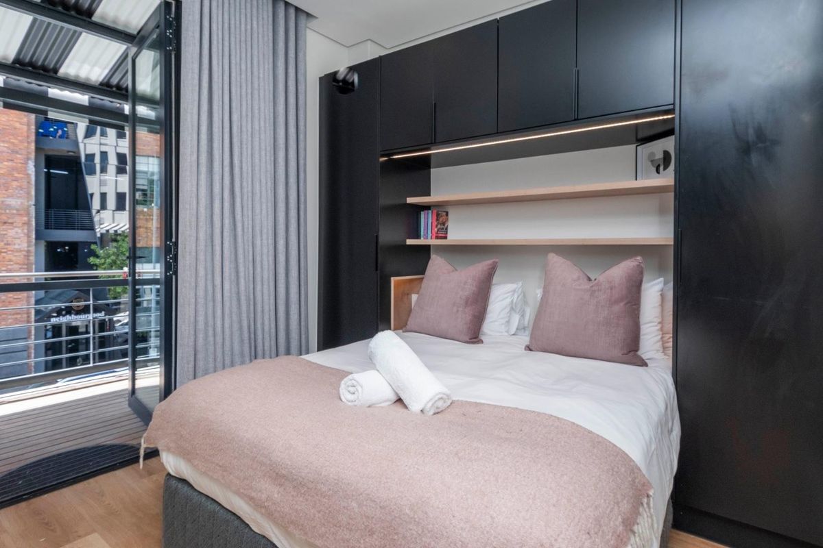 Modern 1 Bed Apartment For Sale in Cape Town City Centre, Cape Town - Photo 3