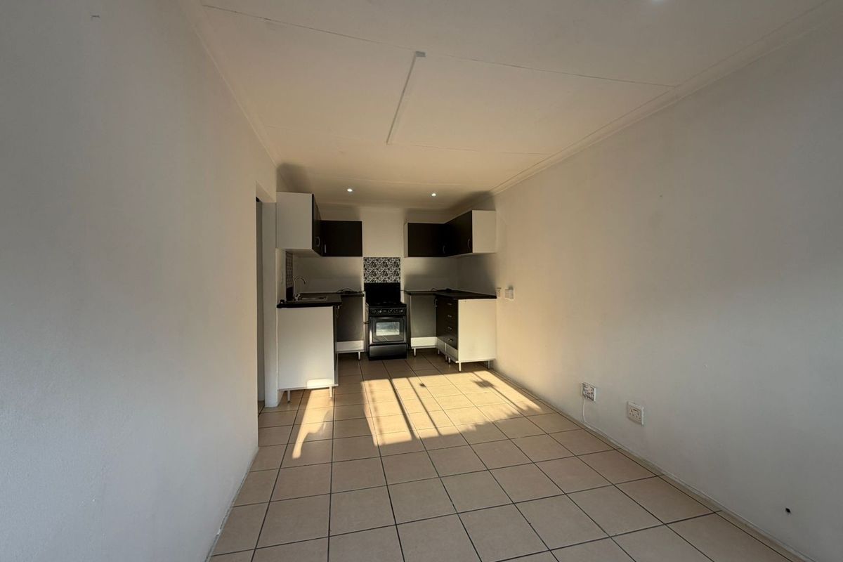 Move-In Ready 1-Bedroom Cottage in Greymont, Johannesburg - Photo 5