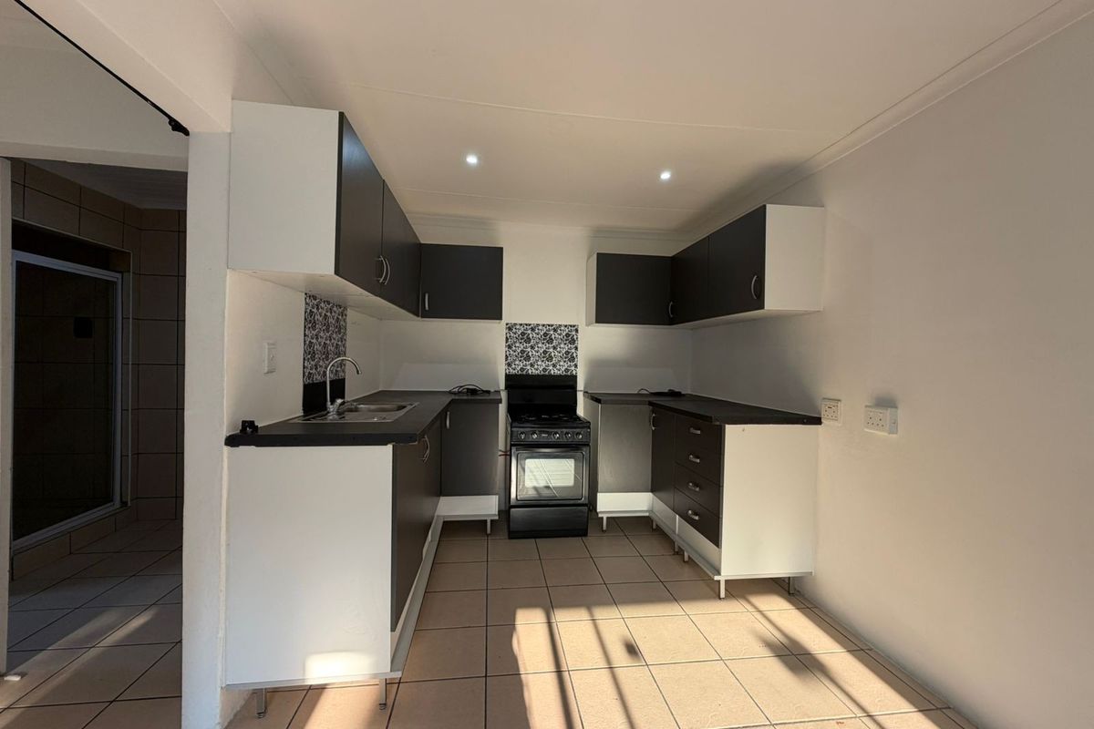 Move-In Ready 1-Bedroom Cottage in Greymont, Johannesburg - Photo 4