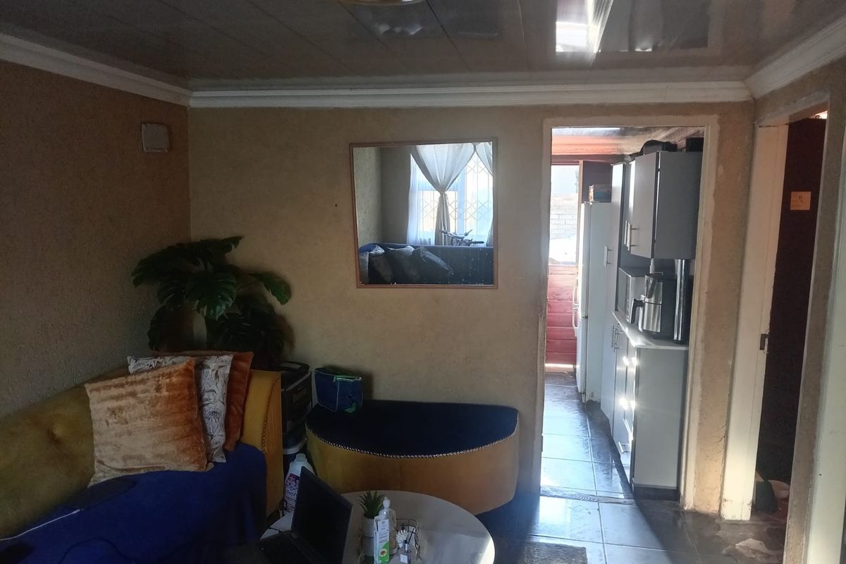 House For Sale in Mapetla, Soweto - Photo 4