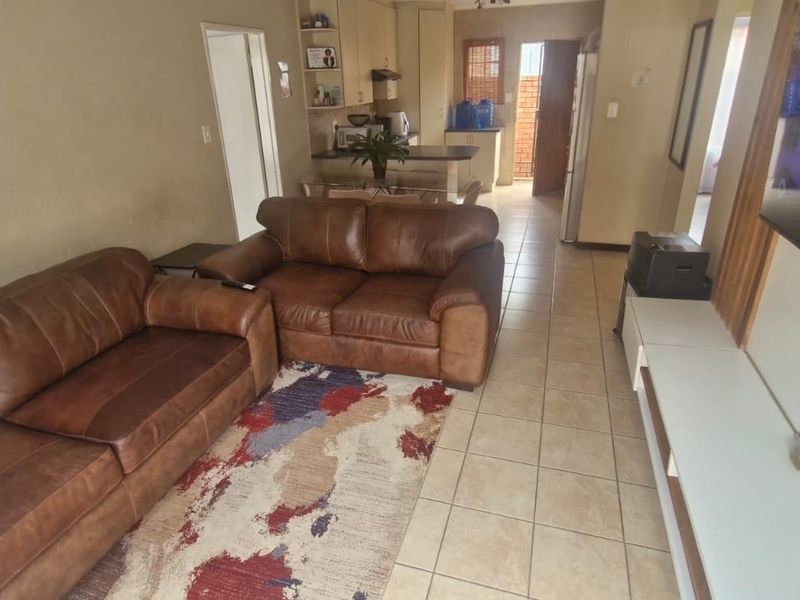 3Bedroom House For Sale in Heuwelsig Estate, Centurion - Photo 7