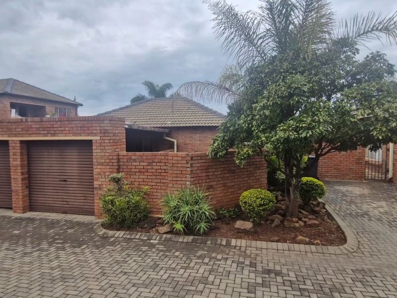 3Bedroom House For Sale in Heuwelsig Estate, Centurion - Photo 6