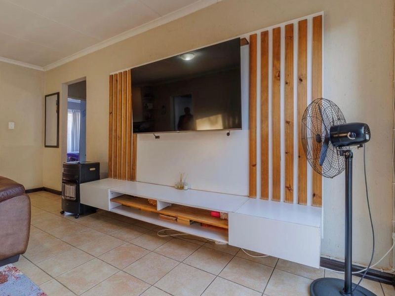 3Bedroom House For Sale in Heuwelsig Estate, Centurion - Photo 8