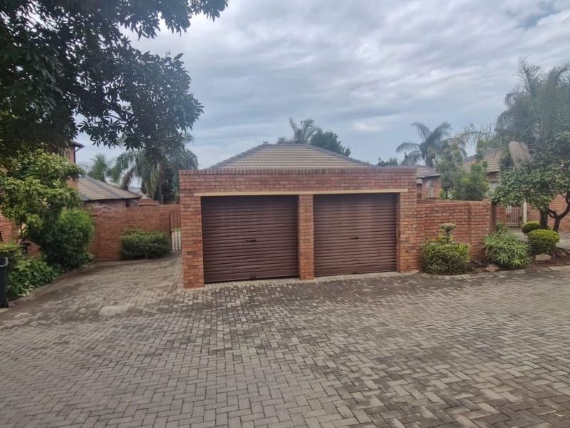 3Bedroom House For Sale in Heuwelsig Estate, Centurion - Photo 1