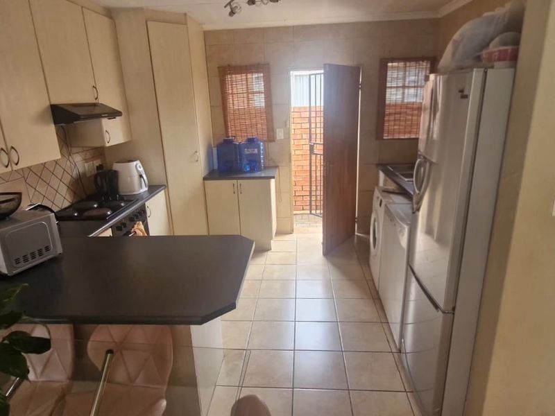 3Bedroom House For Sale in Heuwelsig Estate, Centurion - Photo 10