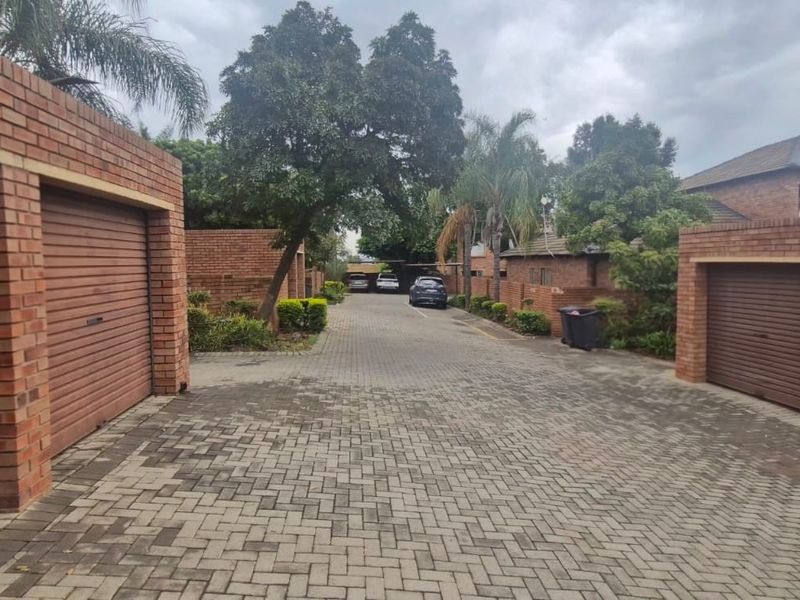 3Bedroom House For Sale in Heuwelsig Estate, Centurion - Photo 5