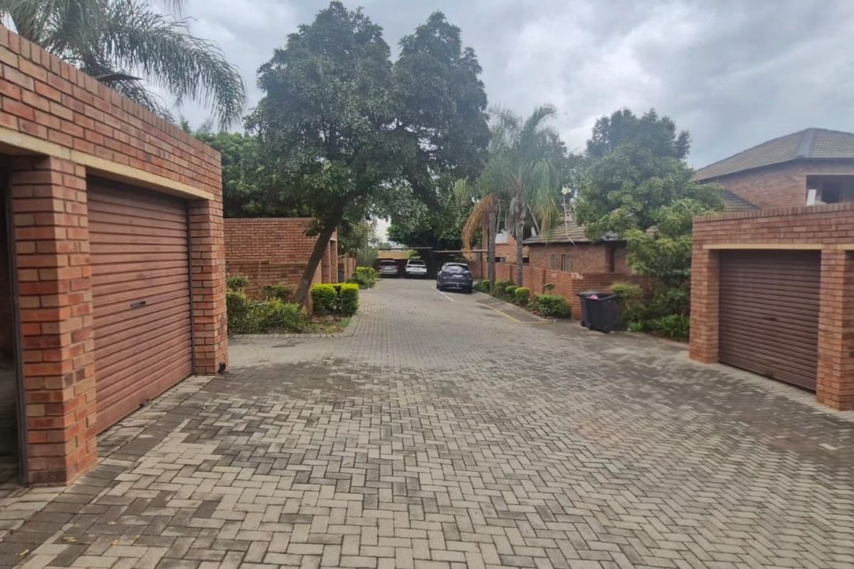 3Bedroom House For Sale in Heuwelsig Estate, Centurion - Photo 5