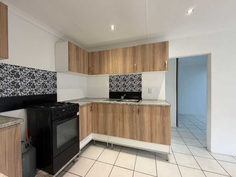 Private Lock-Up-and-Go Cottage | Immediate Occupation - Photo 1