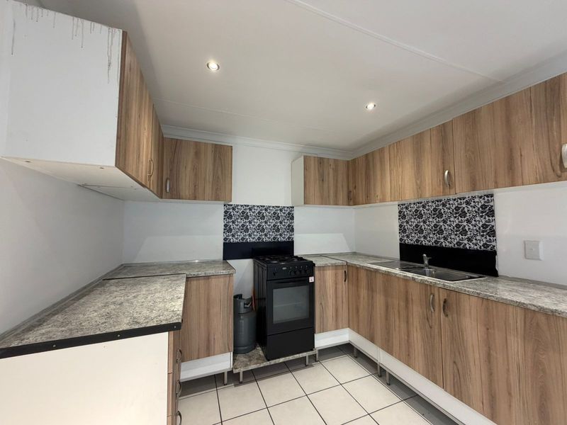 Private Lock-Up-and-Go Cottage | Immediate Occupation - Photo 2