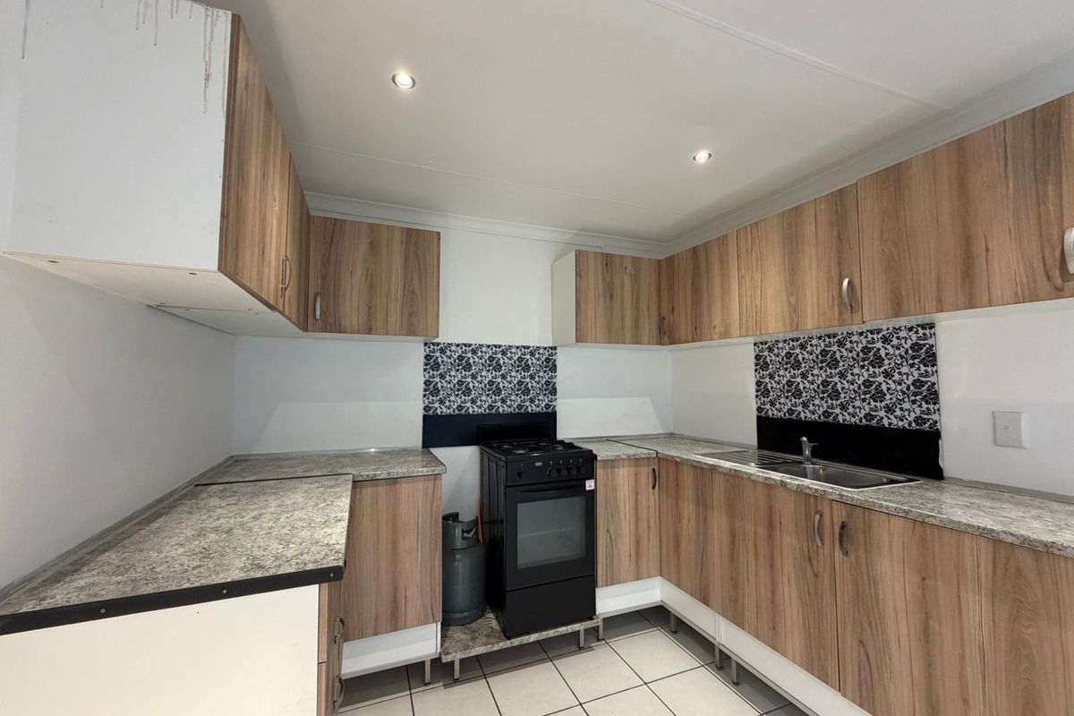 Private Lock-Up-and-Go Cottage | Immediate Occupation - Photo 2