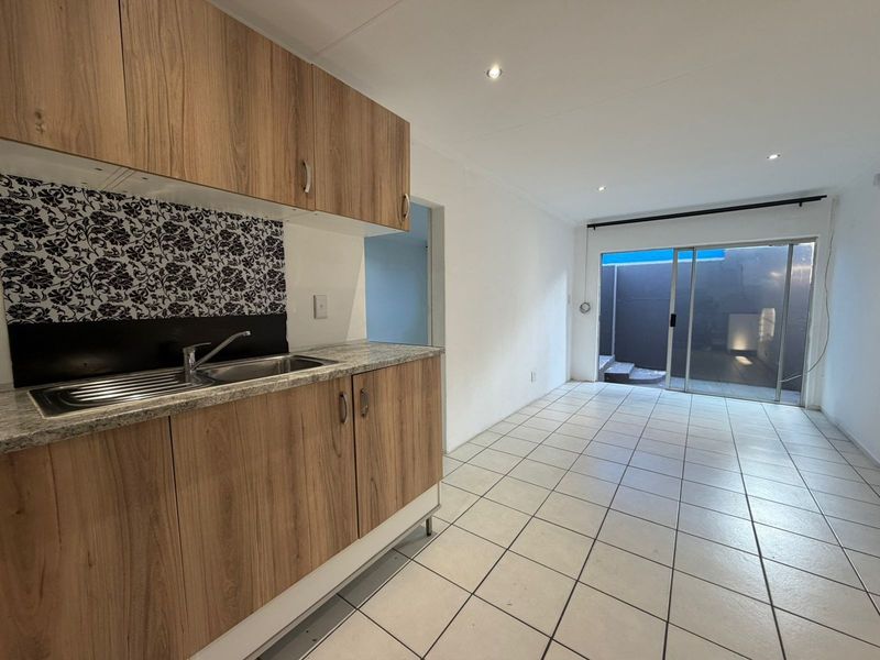 Private Lock-Up-and-Go Cottage | Immediate Occupation - Photo 4