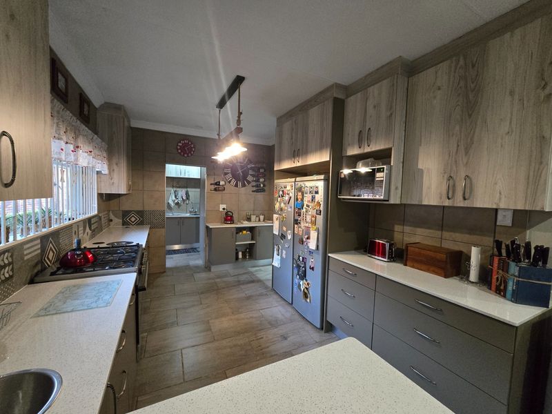 House For Sale in Sinoville, Pretoria - Photo 3