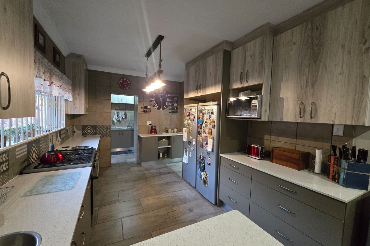 House For Sale in Sinoville, Pretoria - Photo 3