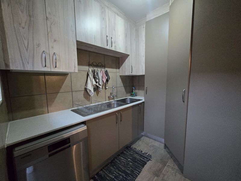 House For Sale in Sinoville, Pretoria - Photo 8