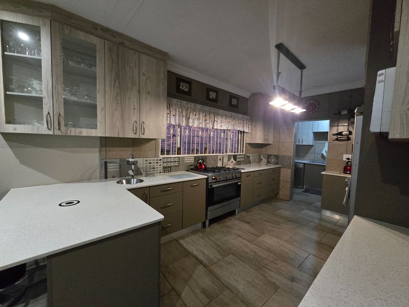 House For Sale in Sinoville, Pretoria - Photo 7