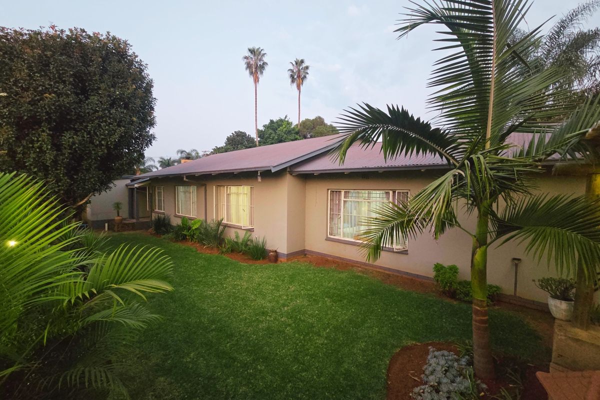 House For Sale in Sinoville, Pretoria - Photo 2