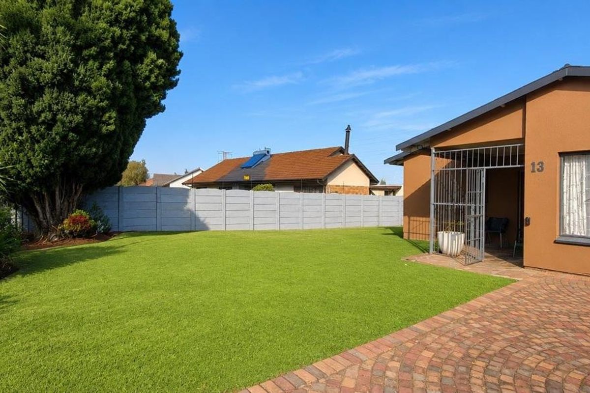 Spacious Family Home with Private 1-Bedroom Flatlet in Van Dyk Park, Boksburg - Photo 2