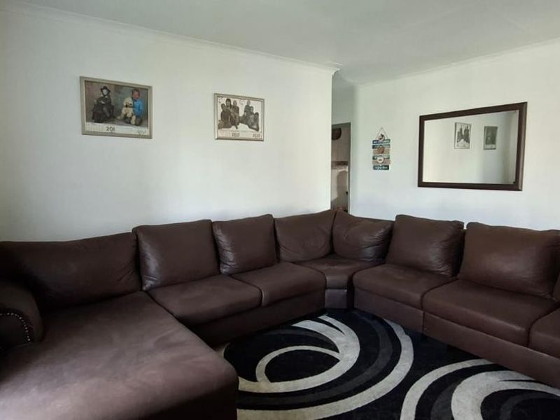 Spacious Family Home with Private 1-Bedroom Flatlet in Van Dyk Park, Boksburg - Photo 4