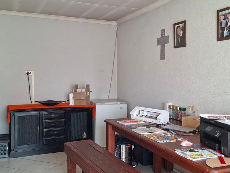 Spacious Family Home with Private 1-Bedroom Flatlet in Van Dyk Park, Boksburg - Photo 5