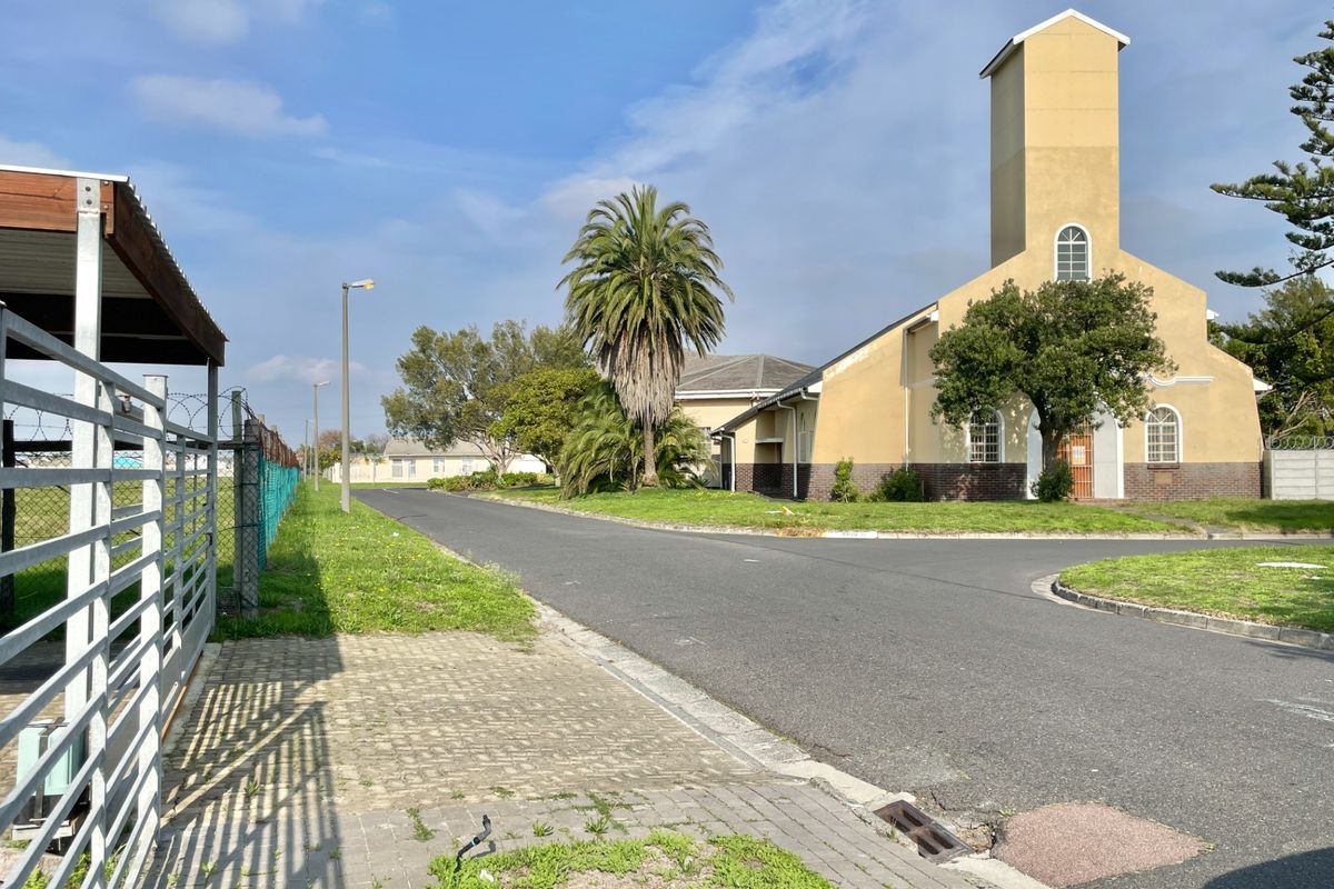 Make an offer on this spacious and attractive Ferness Estate home - Photo 2