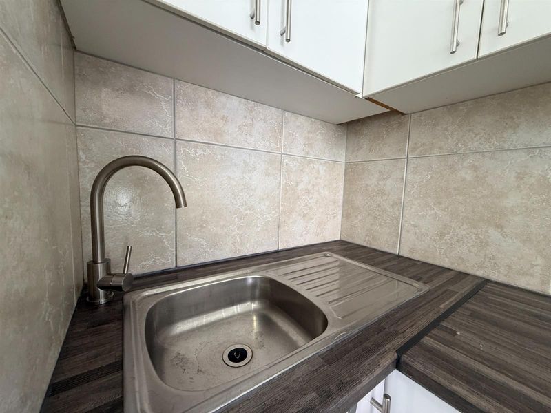 Shared Entrance Studio - Occupation 1 July 2026 | Month to Month Lease | Rent incl utilities + fibre - Photo 6