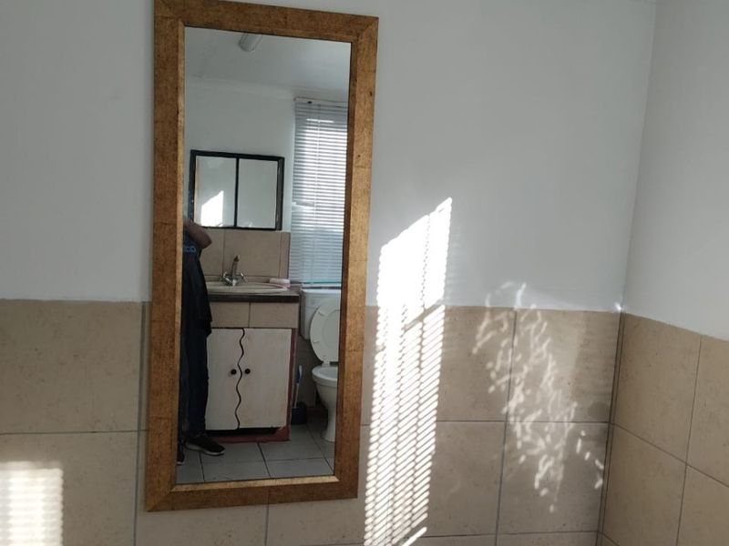 Apartment To Rent in Strandfontein, Mitchells Plain - Photo 2