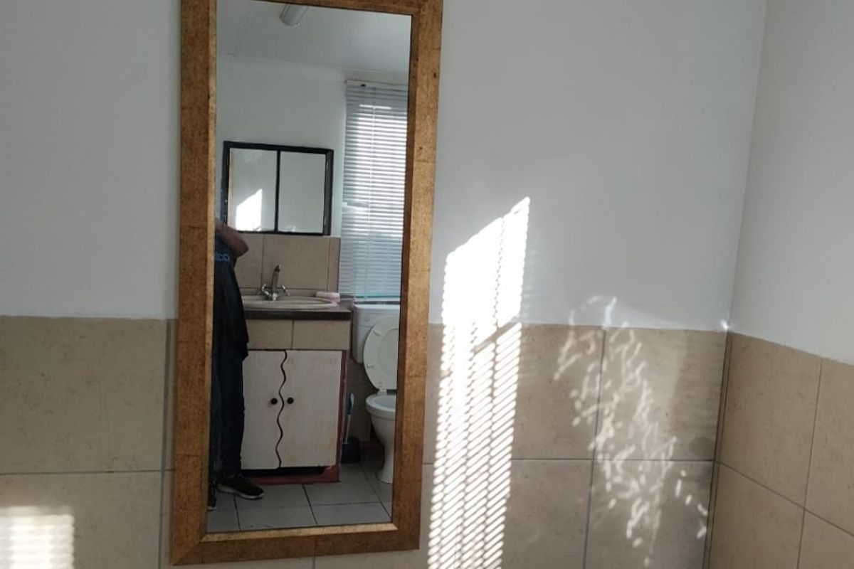 Apartment To Rent in Strandfontein, Mitchells Plain - Photo 2