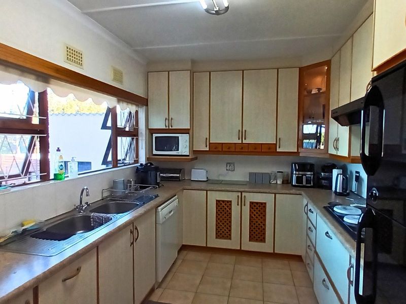 Cherished Family Home with Flatlet in Amalinda North, East London - Photo 5