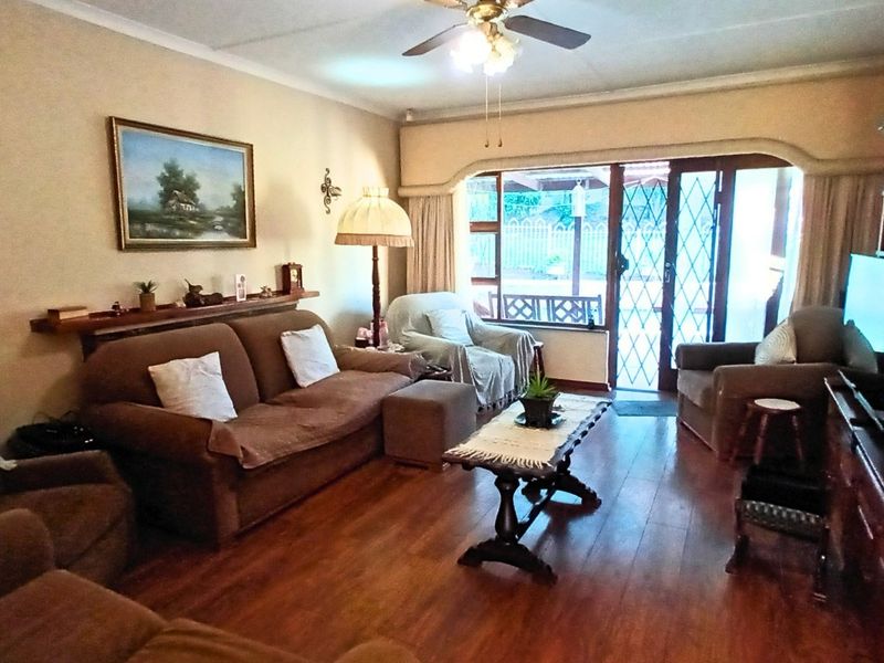 Cherished Family Home with Flatlet in Amalinda North, East London - Photo 2