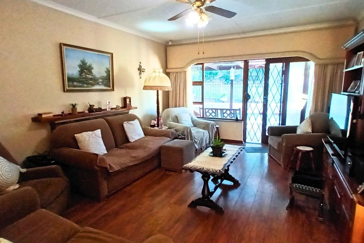 Cherished Family Home with Flatlet in Amalinda North, East London - Photo 2