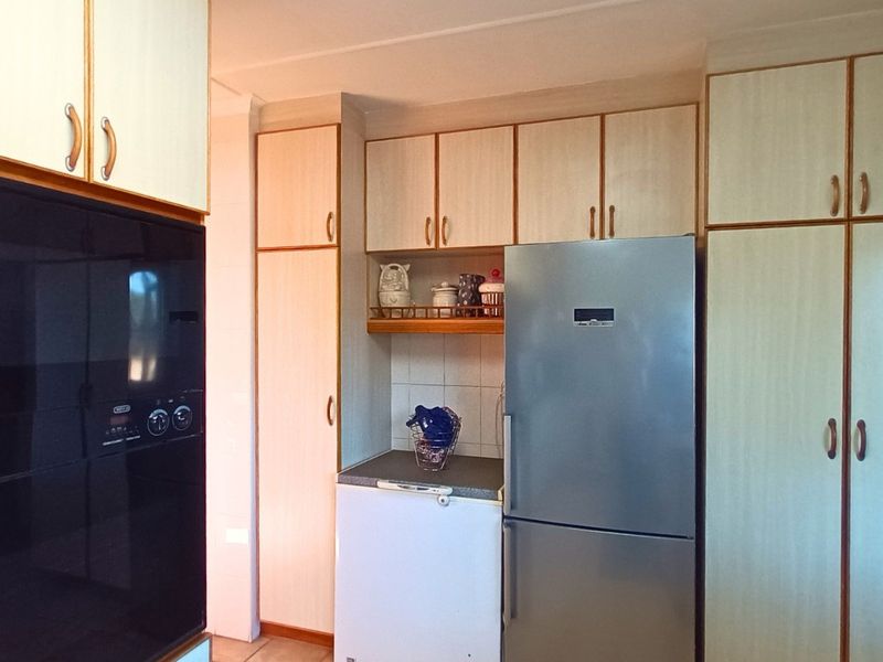 Cherished Family Home with Flatlet in Amalinda North, East London - Photo 8