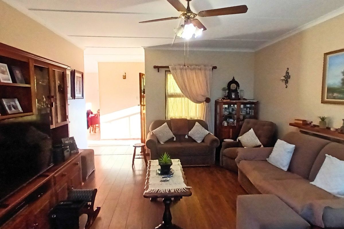 Cherished Family Home with Flatlet in Amalinda North, East London - Photo 3