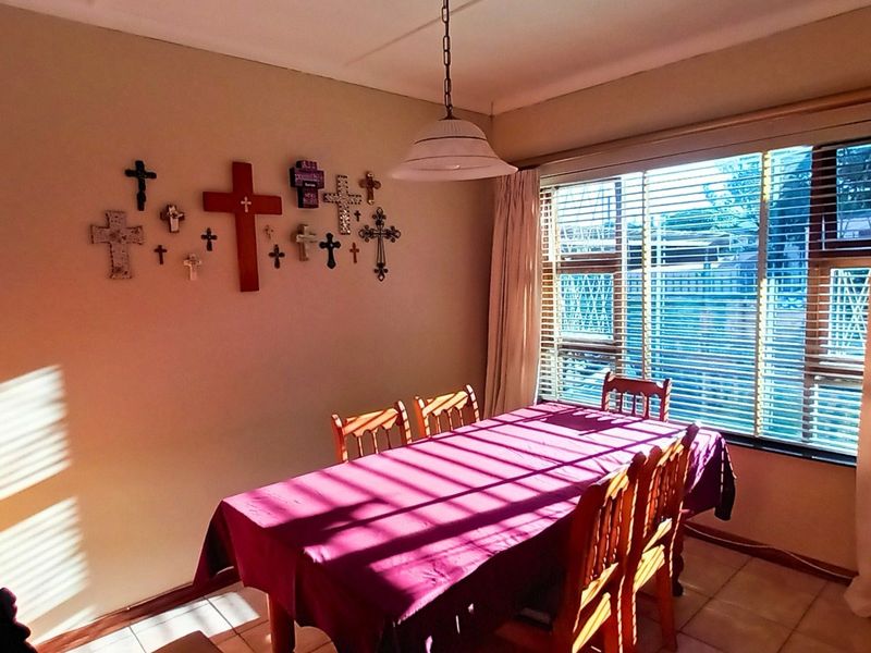 Cherished Family Home with Flatlet in Amalinda North, East London - Photo 4