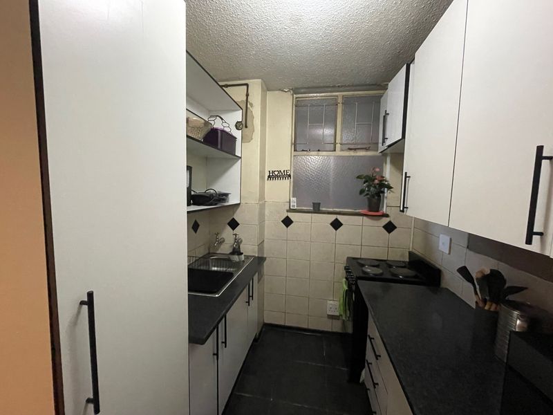 Two Bedroom Apartment For Sale in Arcadia. - Photo 1