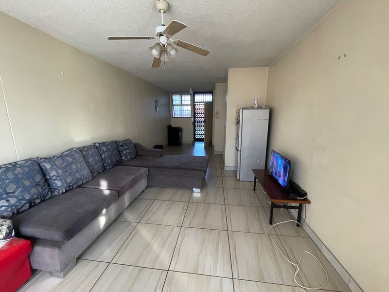 Two Bedroom Apartment For Sale in Arcadia. - Photo 4
