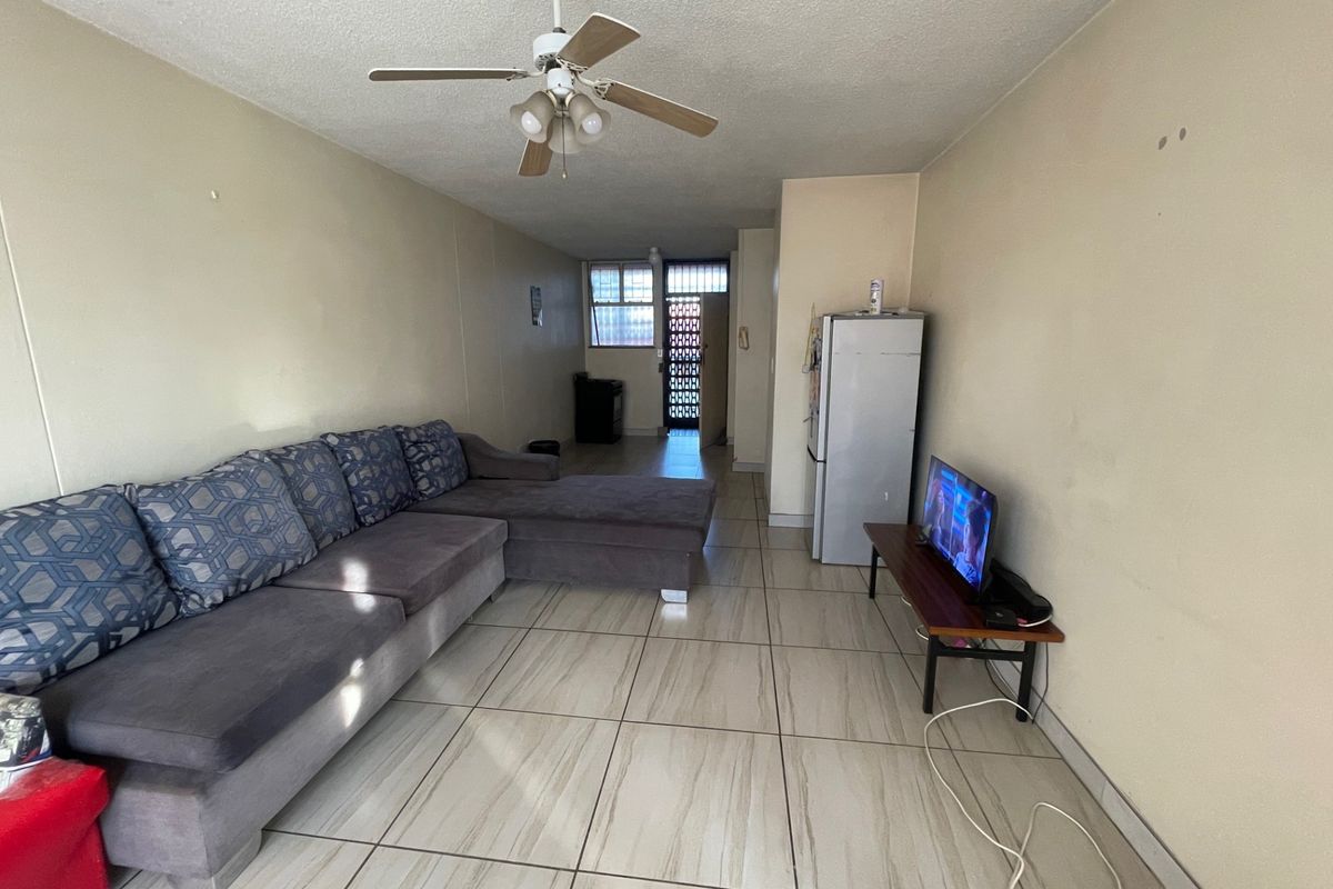 Two Bedroom Apartment For Sale in Arcadia. - Photo 4
