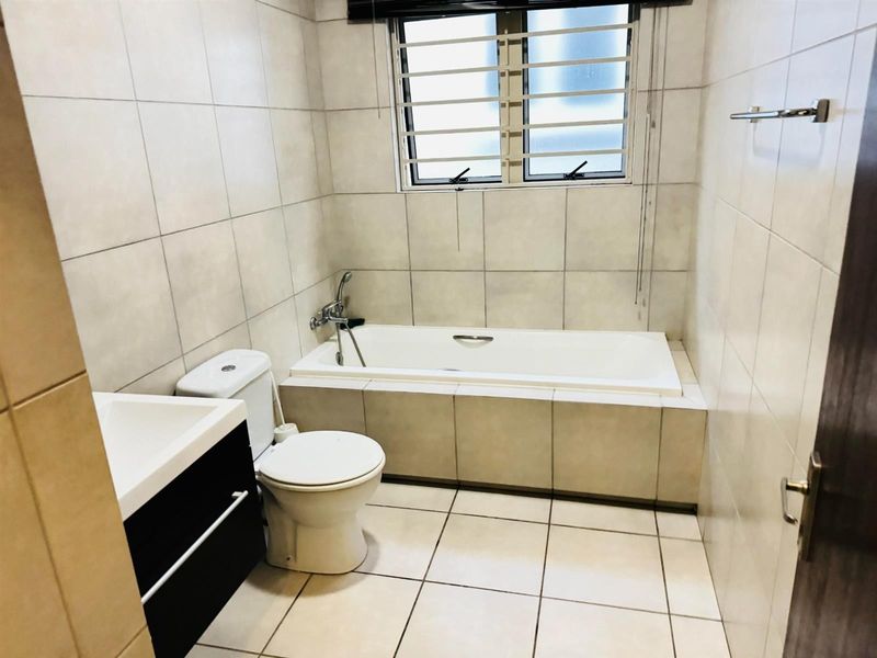 2 bedroom ,2-bathroom apartment for rent in Noordwyk - Photo 9