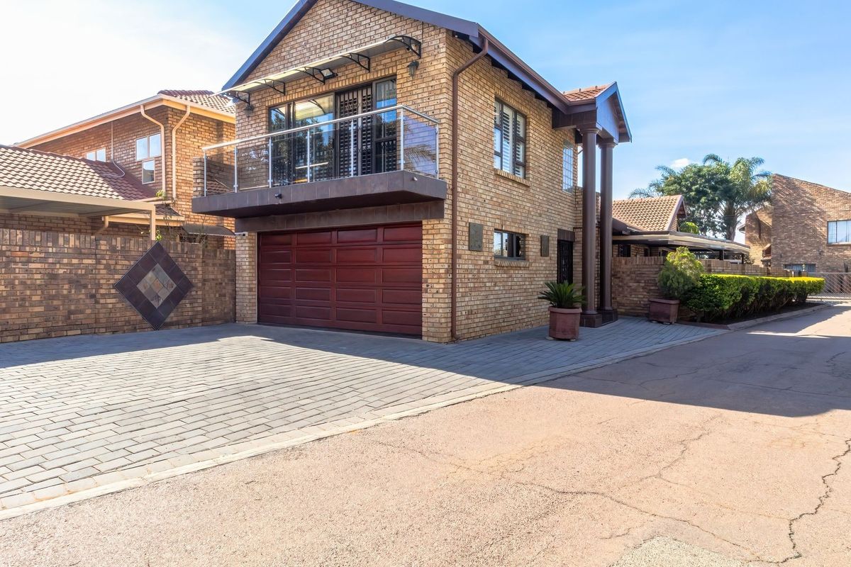 STUNNING 4 BEDROOM, 3 BATHROOM HOUSE IN WIERDA GLEN ESTATE WITH EXTRAS YOU CAN ONLY DREAM OF!! - Photo 3