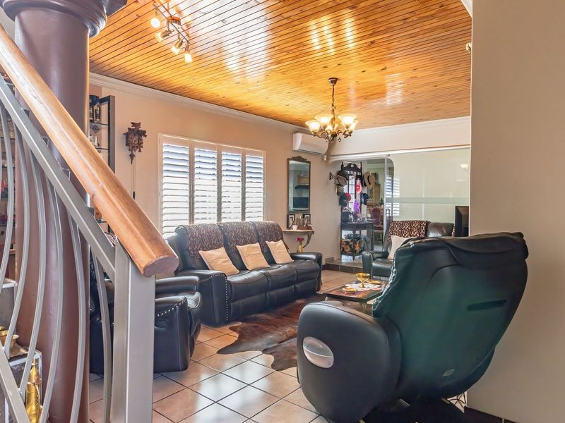 STUNNING 4 BEDROOM, 3 BATHROOM HOUSE IN WIERDA GLEN ESTATE WITH EXTRAS YOU CAN ONLY DREAM OF!! - Photo 6