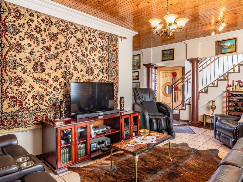 STUNNING 4 BEDROOM, 3 BATHROOM HOUSE IN WIERDA GLEN ESTATE WITH EXTRAS YOU CAN ONLY DREAM OF!! - Photo 7