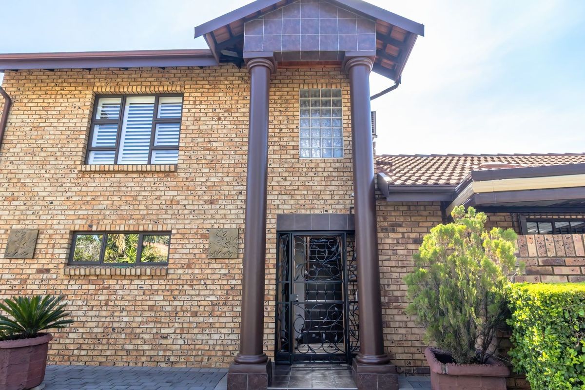 STUNNING 4 BEDROOM, 3 BATHROOM HOUSE IN WIERDA GLEN ESTATE WITH EXTRAS YOU CAN ONLY DREAM OF!! - Photo 5