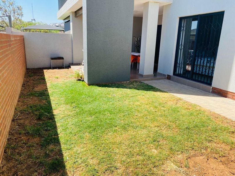 2 bedrooms,2-bathroom GROUND Floor for rent in Kyalami - Photo 10