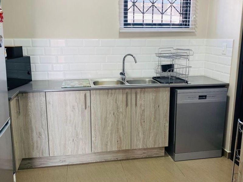 2 bedrooms,2-bathroom GROUND Floor for rent in Kyalami - Photo 4